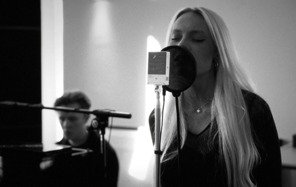 SHIMMER performing at the PHONOCUT Atelier Live Session